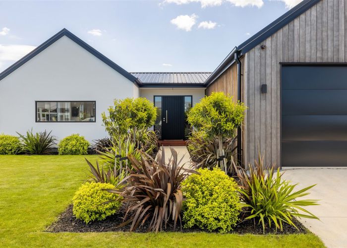  at 9 Russ Drive, Lincoln, Lincoln