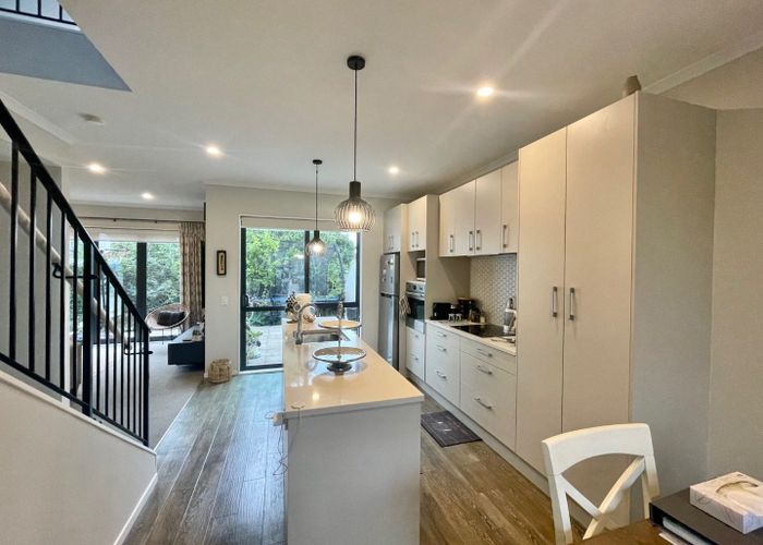  at 5 Komanawa LANE, Mount Wellington, Auckland