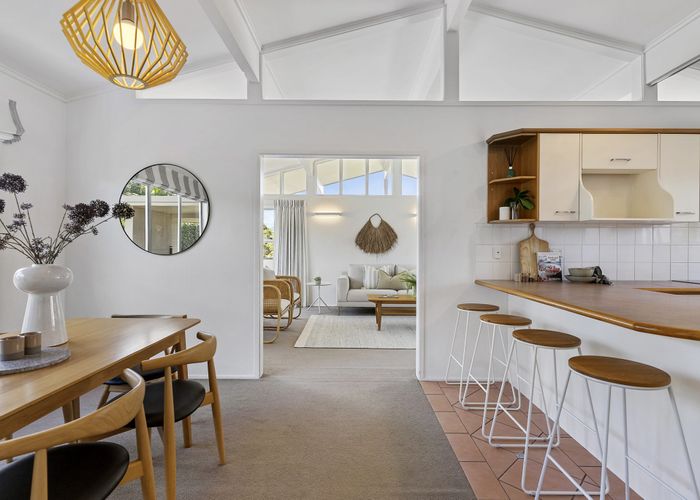  at 1/42 Knightsbridge Drive, Forrest Hill, Auckland