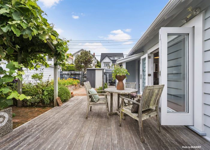  at 19 Glen Road, Kelburn, Wellington