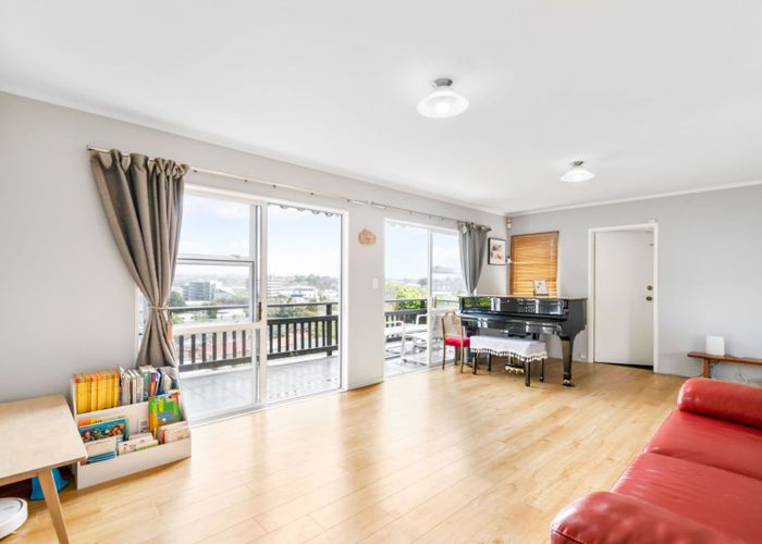  at 2/37 Edmonton Road, Henderson, Auckland