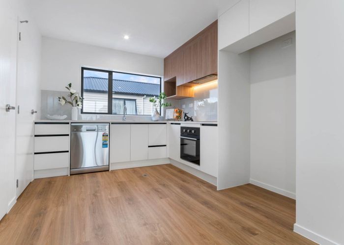 at 2 Hyde Street, Manurewa East, Manukau City, Auckland