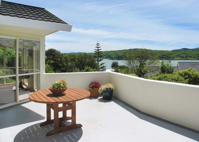  at 9 Portage Place, Whitby, Porirua