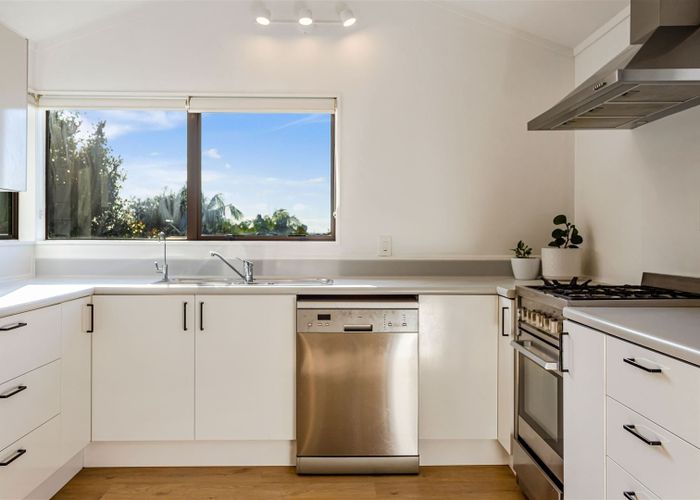  at 60 Rhinevale Close, Henderson, Auckland