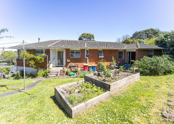  at 12 Verena Place, Green Bay, Waitakere City, Auckland
