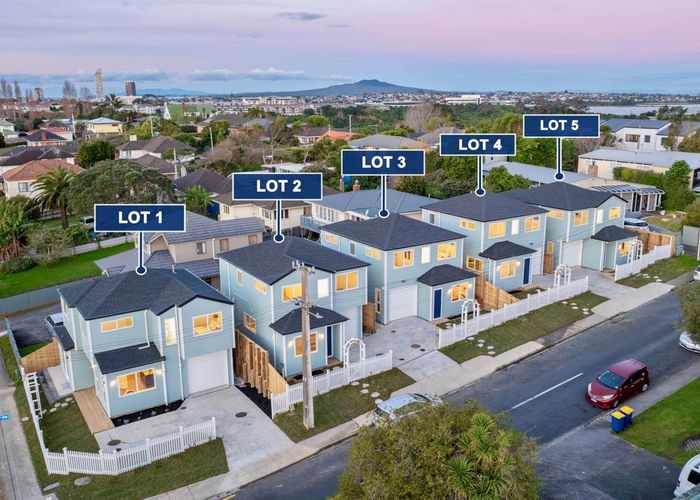  at 2D Deuxberry Avenue, Northcote, North Shore City, Auckland