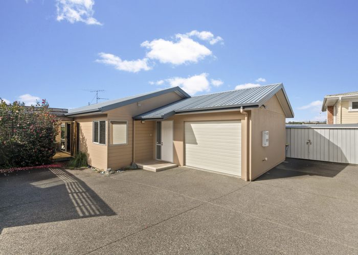 at 8A Hauraki Crescent, Pinehill, Auckland