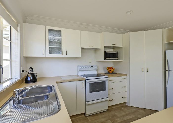 at 1B Knightsbridge Place, Taradale, Napier, Hawke's Bay