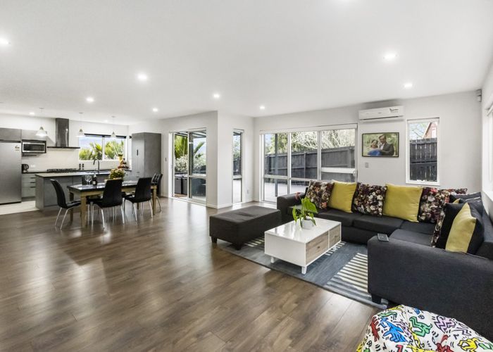  at 11 Sunshine Boulevard, Sunnyvale, Waitakere City, Auckland