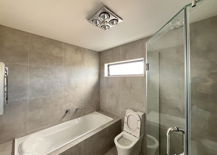  at 1/147 Weatherly Road, Torbay, North Shore City, Auckland