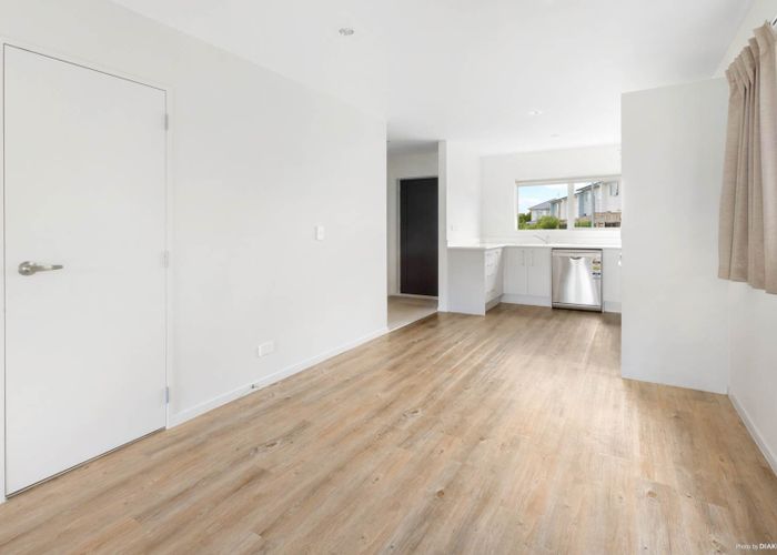  at 11 Apple Orchard Way, Sunnyvale, Auckland