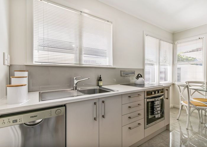  at 4/70 Tawa Road, Onehunga, Auckland