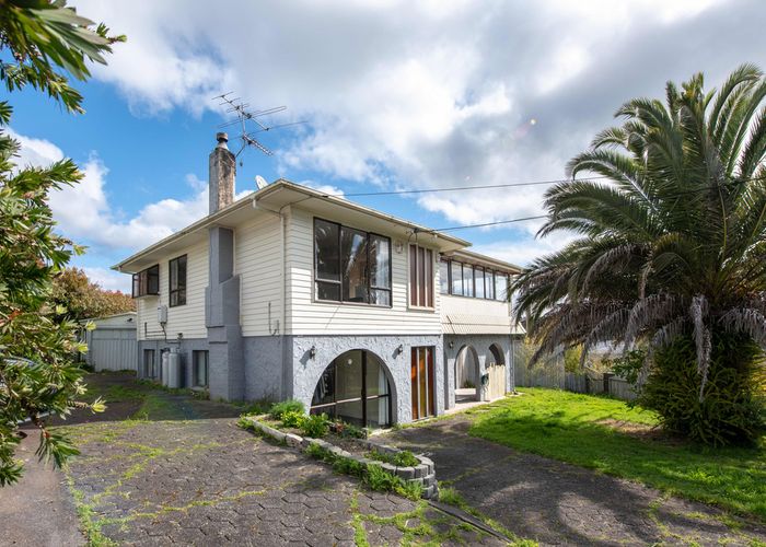 at 18 Phelps Place, Glendene, Auckland