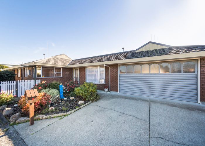  at 8 Edgecombe Court, Roslyn, Palmerston North