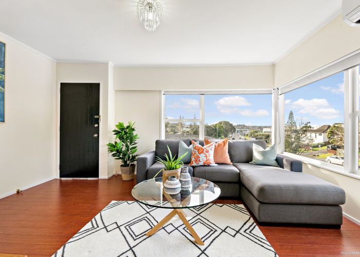  at 1/40 Diana Drive, Glenfield, Auckland