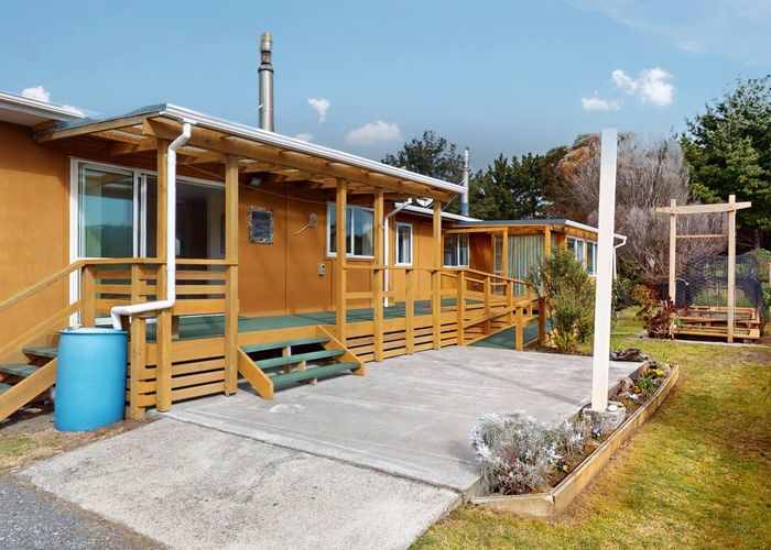  at 2 Barclay Grove, Hokio Beach, Levin