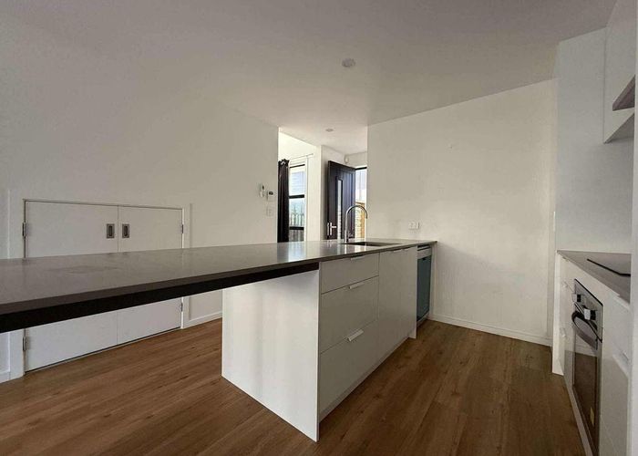  at 7/27 Main Road, Wainuiomata, Lower Hutt, Wellington