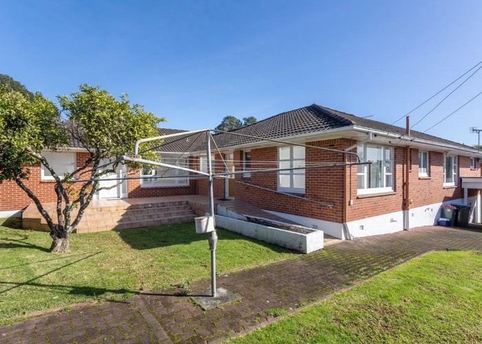  at 2 Saratoga Avenue, Herne Bay, Auckland