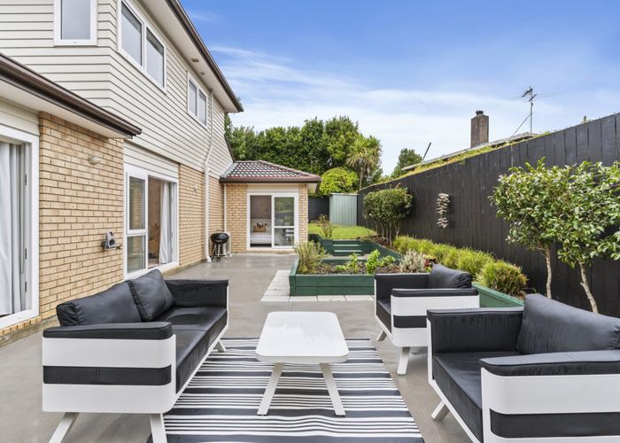  at 2/54 Fairclough Road, Beach Haven, Auckland