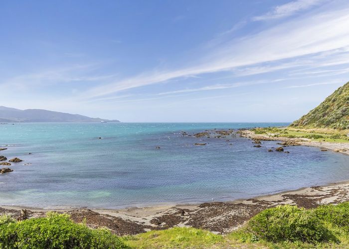  at 402 Queens Drive, Lyall Bay, Wellington