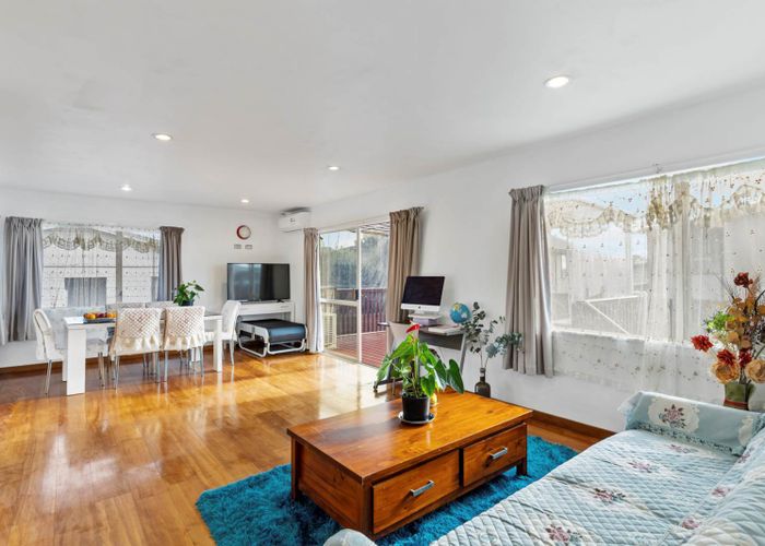  at 2/52 College Road, Northcote, Auckland