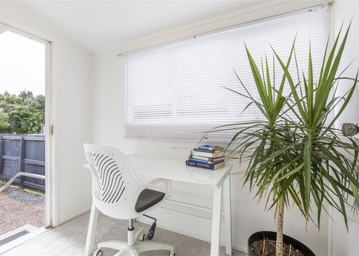 at 1/11 Mannering Pl, Hillcrest, North Shore City, Auckland