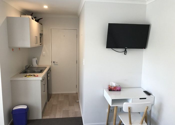 at 1/167 Knighton Road (Room E), Hillcrest, Hamilton, Waikato
