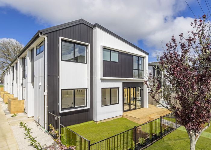  at 5/26 Smythe Road, Henderson, Auckland