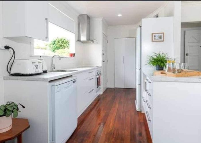  at 18 Beverly Place, New Lynn, Waitakere City, Auckland