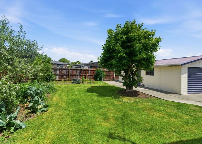  at 15 Wychwood Crescent, Bishopdale, Christchurch City, Canterbury