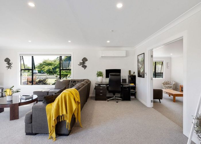  at 9 Shadbolt Drive, Leamington, Cambridge
