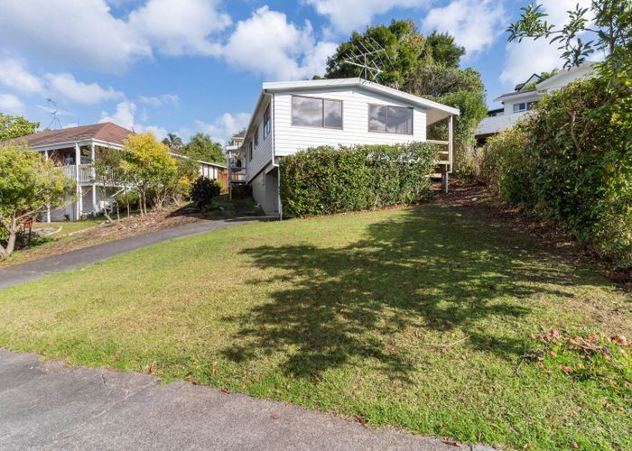  at 6 Remus Place, Totara Vale, Auckland