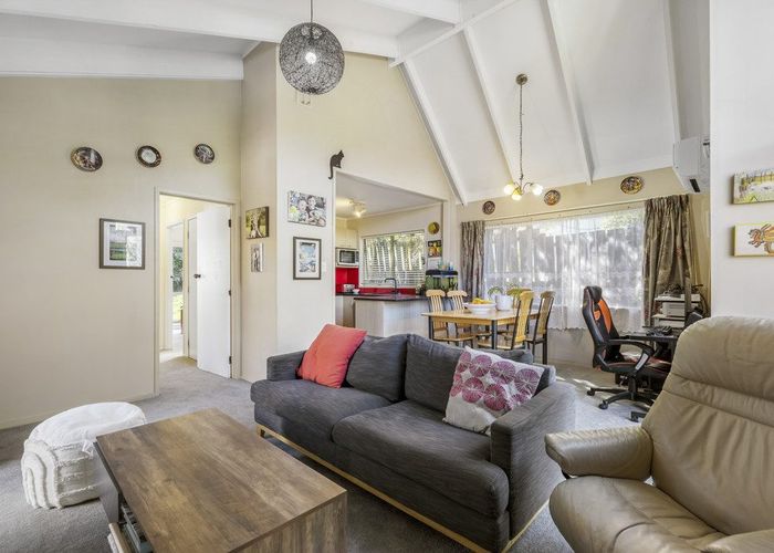  at 19b SIMON ELLICE DR, Bayview, Auckland