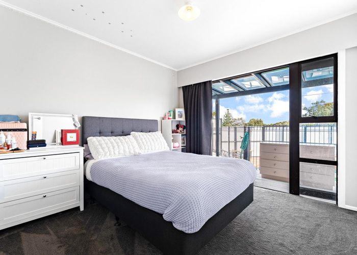  at 18 Murray Road, Te Atatu Peninsula, Waitakere City, Auckland