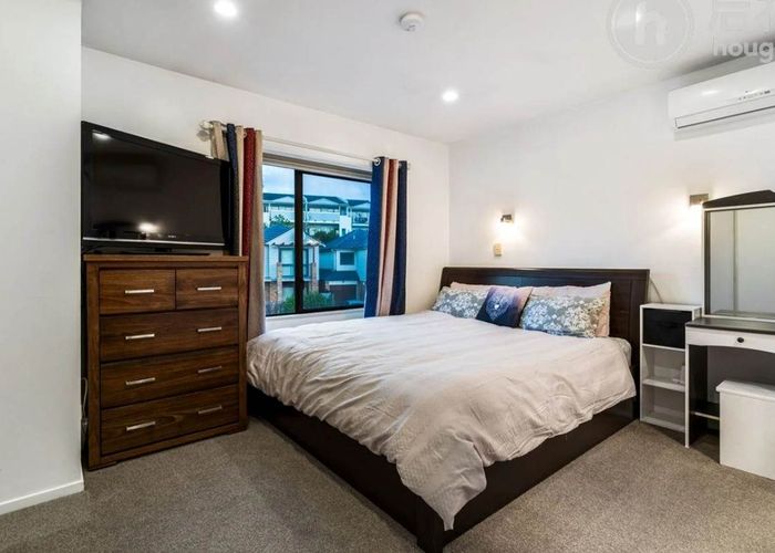  at 9 Lavender Garden Lane, Oteha, North Shore City, Auckland