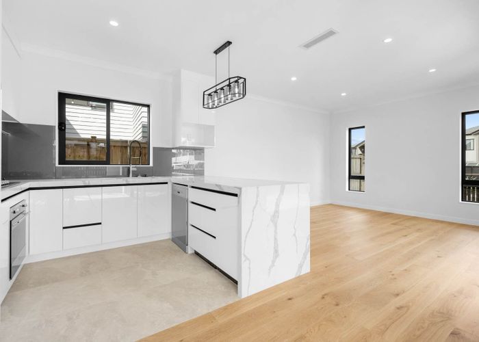  at 8 Rathfarnham Road, Flat Bush, Manukau City, Auckland