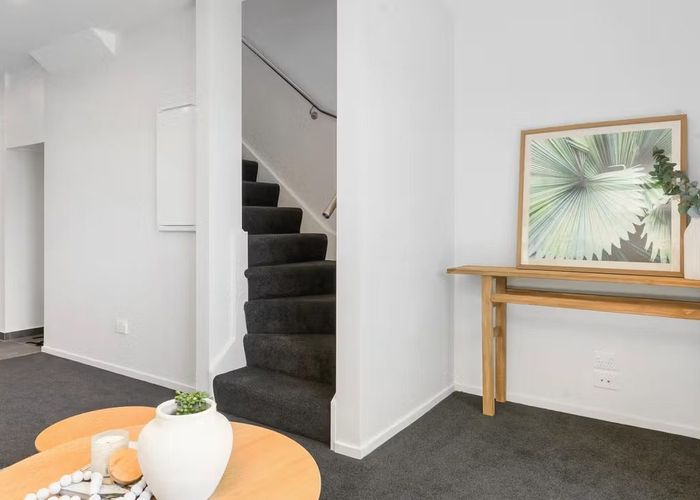  at 2/27 Harewood Road, Papanui, Christchurch City, Canterbury