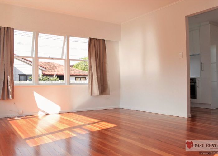  at 2/26 Wolsley Avenue, Milford, Auckland