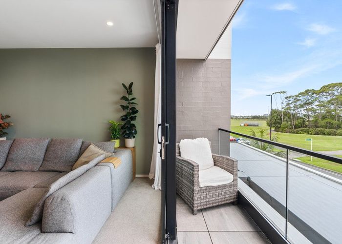  at 8/4 Stables Lane, Millwater, Rodney, Auckland