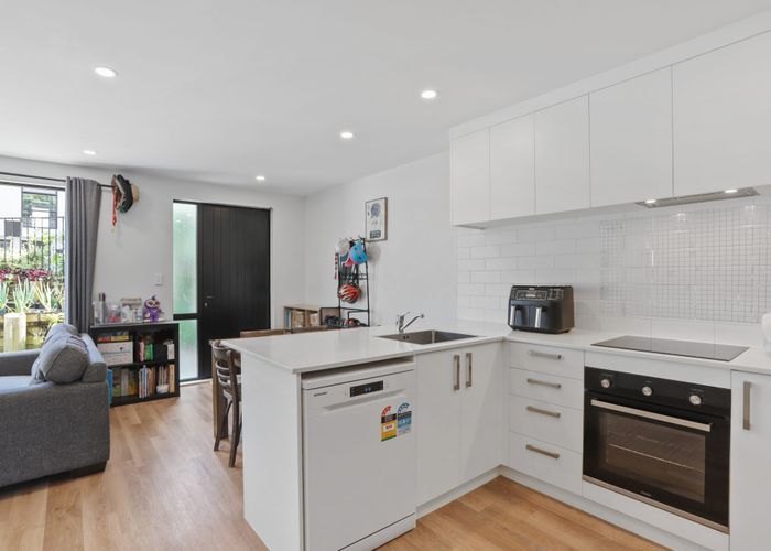  at 5 Tokai Place, Glen Eden, Waitakere City, Auckland