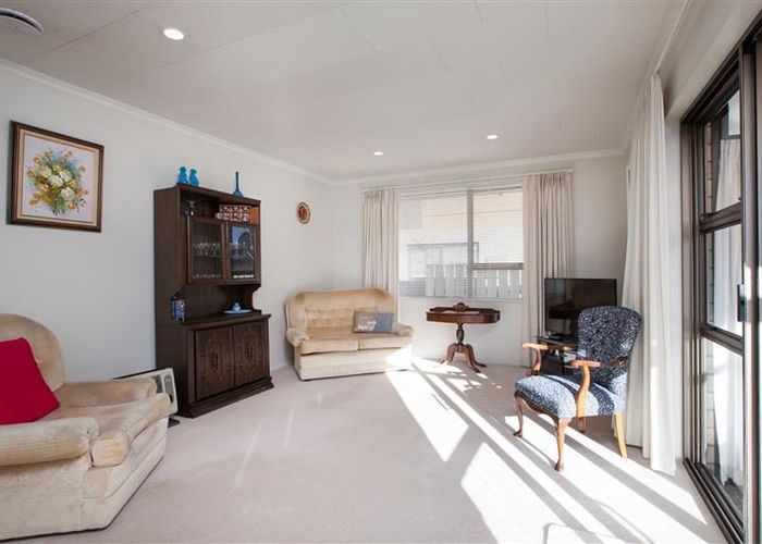  at 2/504 Devon Street East, Strandon, New Plymouth