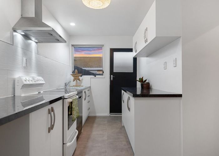  at 2/33 Fairfield Avenue, Addington, Christchurch