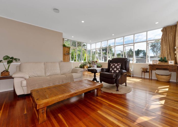  at 8 Roband Avenue, Glenfield, North Shore City, Auckland