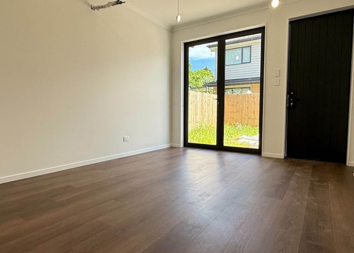  at 4/28 Pinedale Place, Henderson, Waitakere City, Auckland