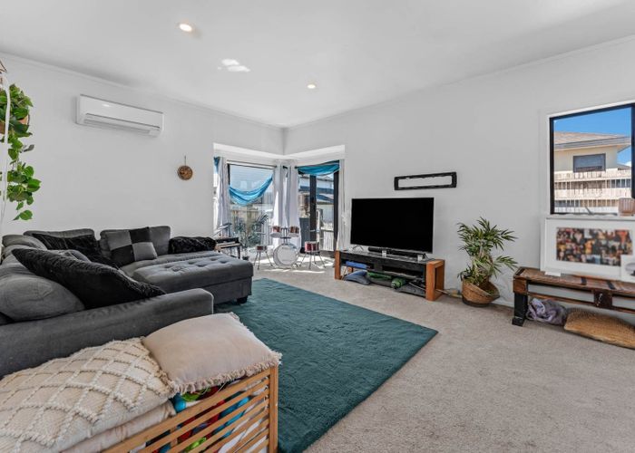  at 82 Browns Bay Road, Rothesay Bay, Auckland