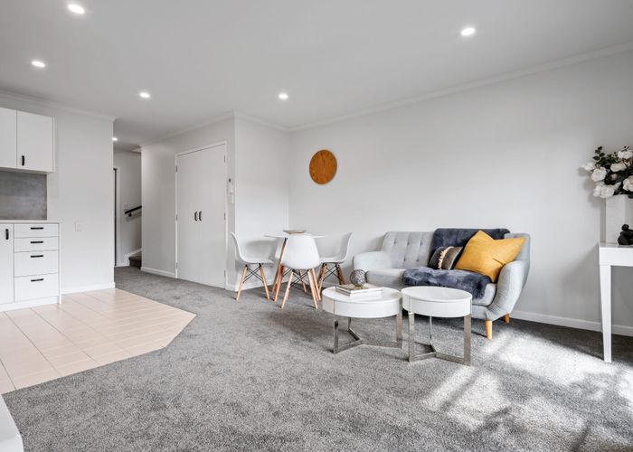  at 42/8 Carolina Place, Albany, North Shore City, Auckland