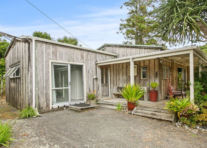  at 1729 South Road, Oakura, New Plymouth, Taranaki