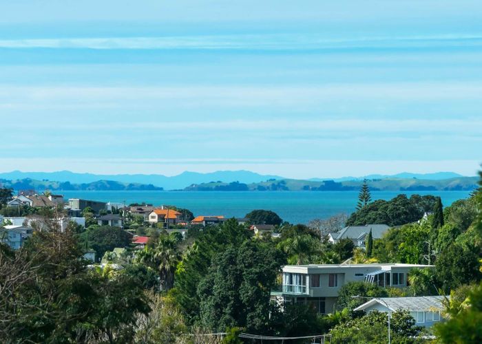  at 1 Stitchbird Close, Murrays Bay, North Shore City, Auckland