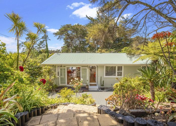  at 11 Fairmount Road, Titirangi, Auckland