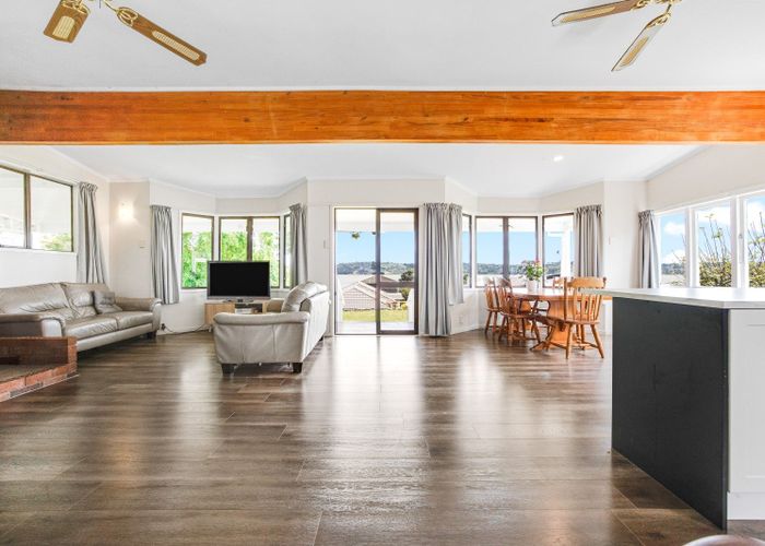  at 2/42 Kiwi Esplanade, Mangere Bridge, Manukau City, Auckland